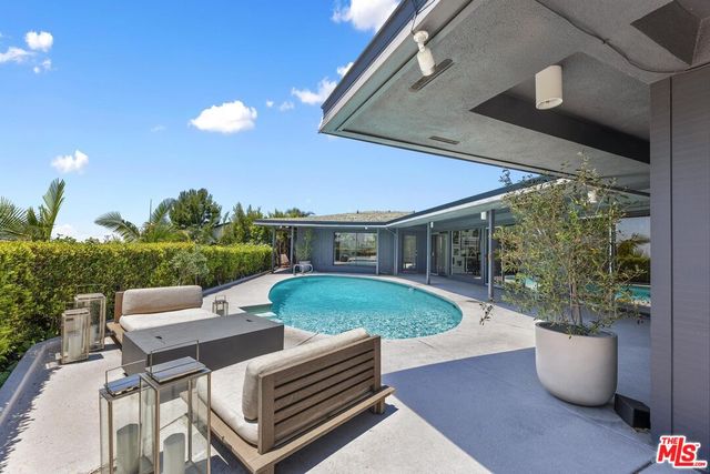 $4,529,000 | 1492 Blue Jay Way | Sunset Strip-Hollywood Hills West