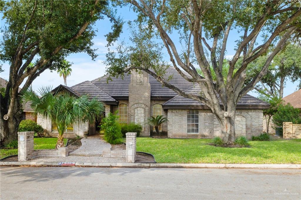 View of front of property featuring a front yard