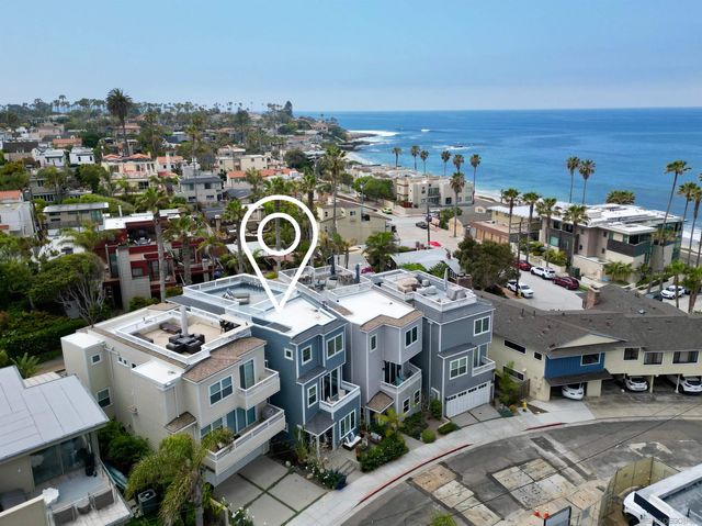 $3,695,000 | 247-249 Playa Del Norte Street | Beach Barber