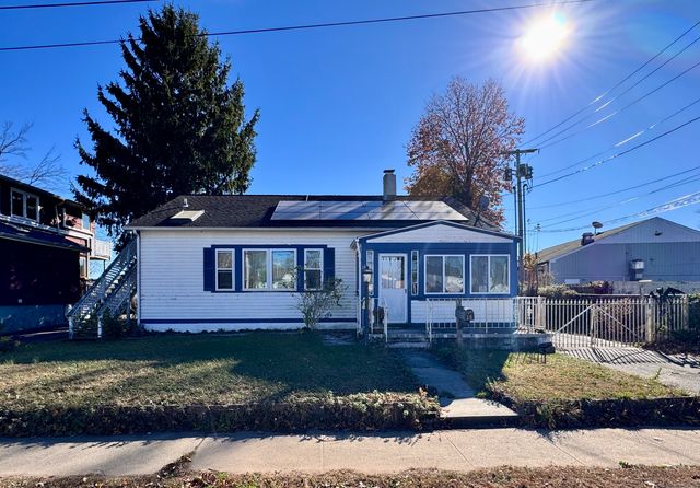 $264,000 | 19 Morris Causeway | West Haven East Shore