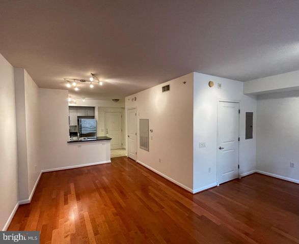 $399,900 | 1021 North Garfield Street, Unit 306 | Clarendon 1021 Arlington