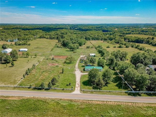 $325,900 | 4882 East Old Highway 40, Unit N/A | Clay Township - Lafayette County