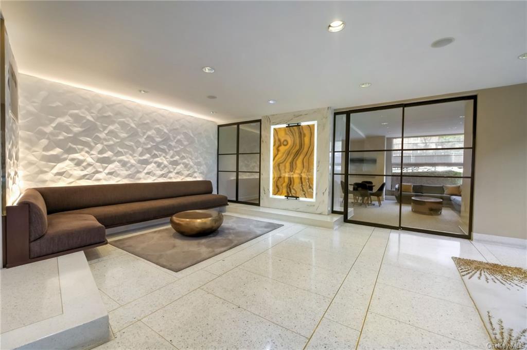 Welcome home to  Luxury Birchwood Towers - Bel Air prestigious high building in Forest Hills