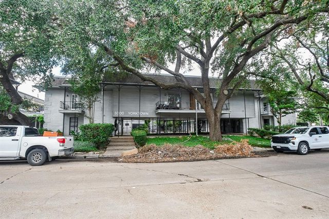 $72,900 | 3300 Yorktown Street, Unit 32 | Galleria