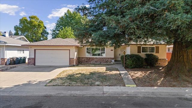 $499,500 | 2305 Pinturo Way | Walnut Wood