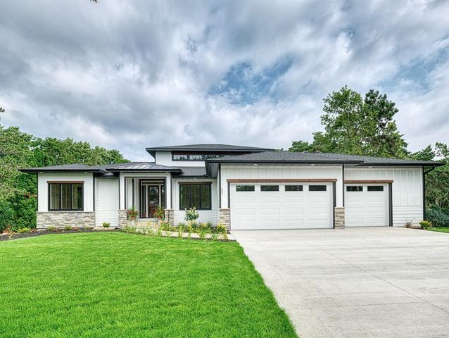 $1,950,000 | 631 Callahan Place | Mendota Heights