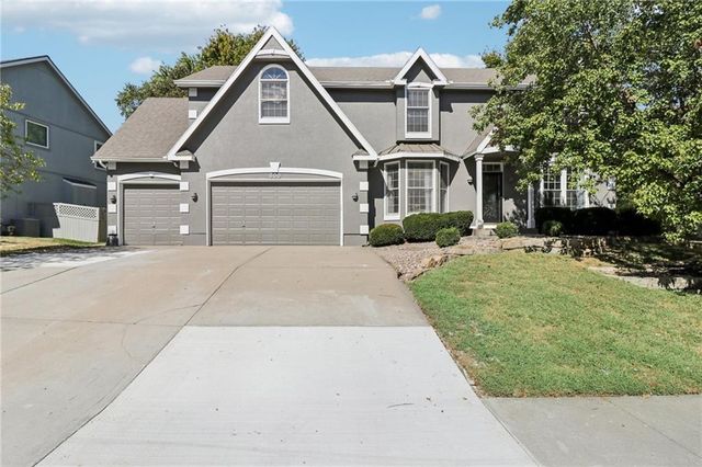 $425,000 | 800 Cottonwood Drive | Lansing