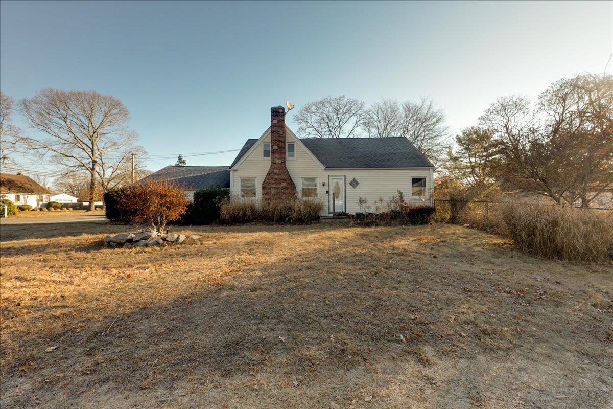 View of side of home