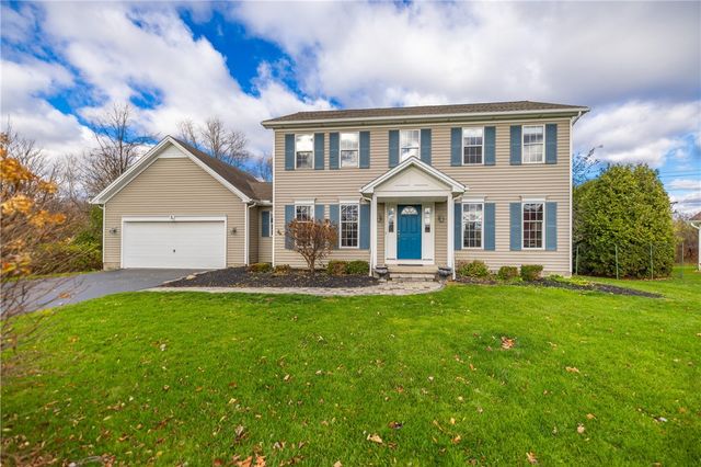 $375,000 | 31 Eaglewood Circle | Pittsford