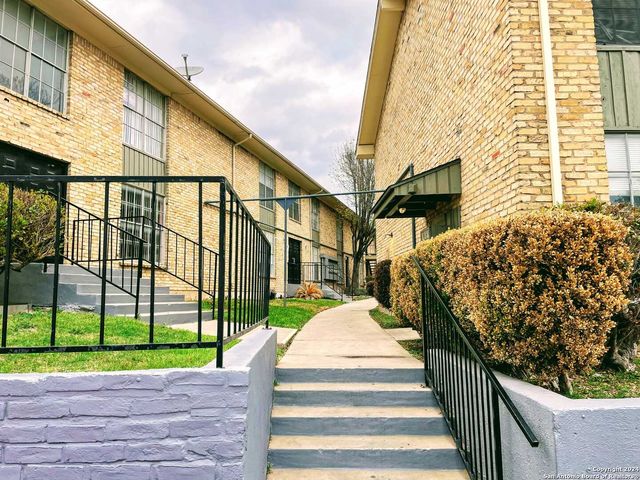 $1,350 | 6611 Southpoint Street, Unit 126B | Oak Hills