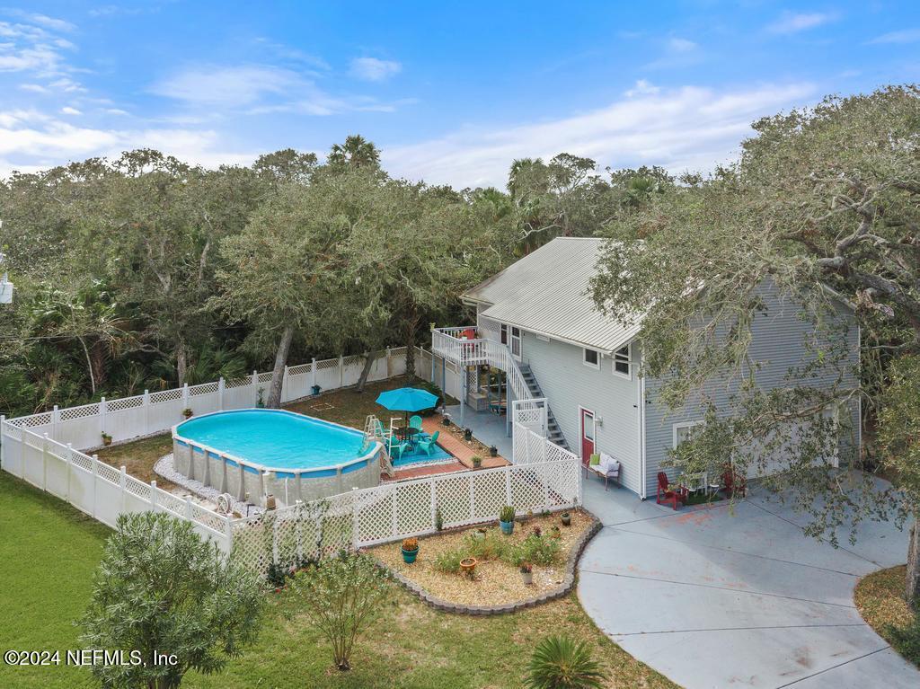 an aerial view of a house having yard