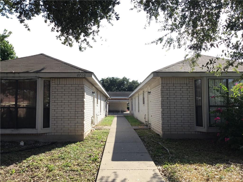 a view of a back yard of the house