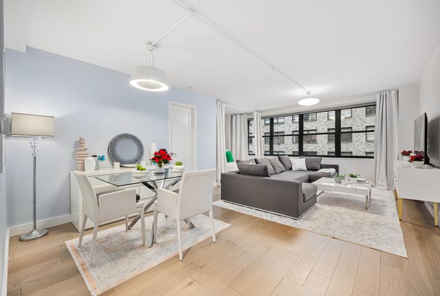 $499,000 | 225 East 57th Street, Unit 9Q | Midtown East