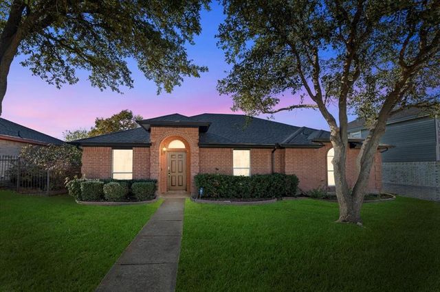 $299,999 | 1547 Cedarcrest Circle | Mesquite