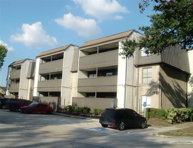 $1,450 | 3005 Walnut Bend Lane, Unit 26 | Westchase