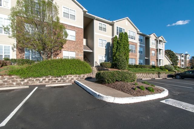 $2,500 | 2025 Woodmont Boulevard, Unit 305 | The Hillmont Condominiums