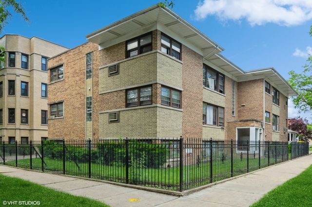 $299,000 | 2000 West Arthur Avenue, Unit 1S | West Ridge