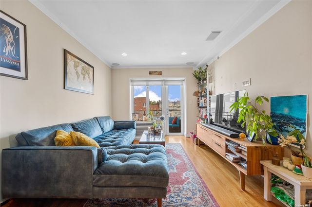 $734,000 | 30-94 Crescent Street, Unit 6F | Astoria