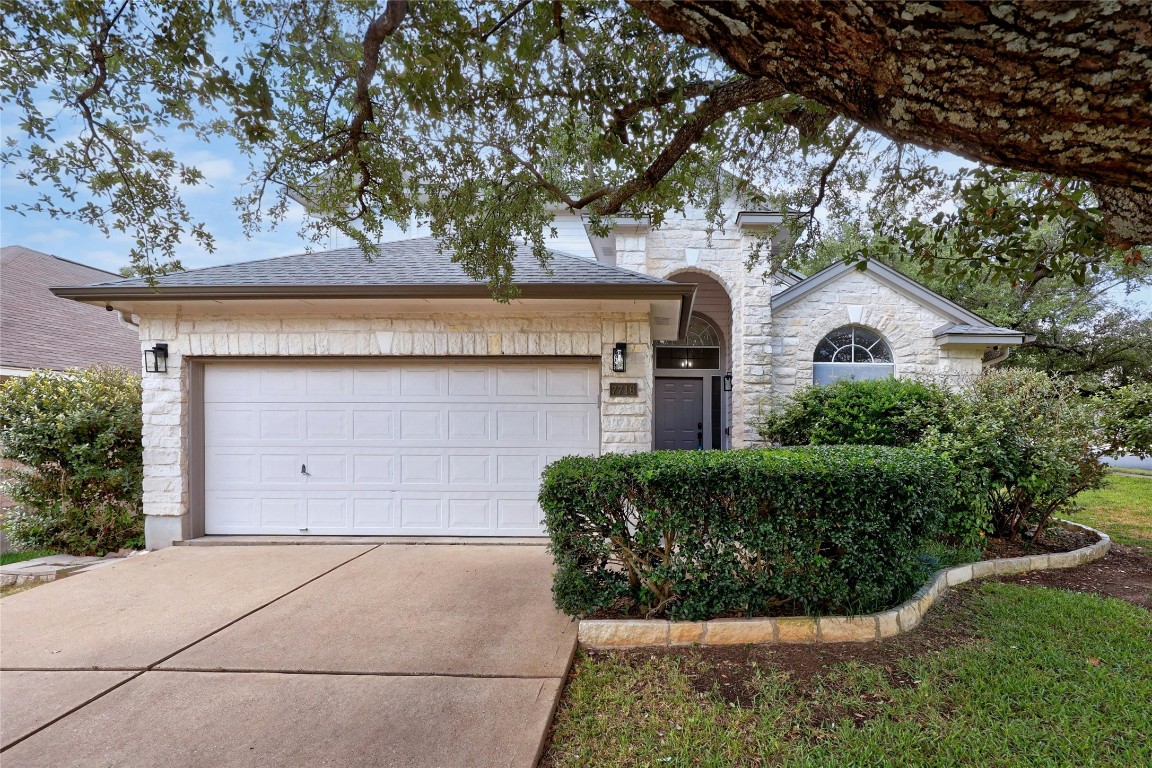 Corner lot in highly sought after Rattan Creek.