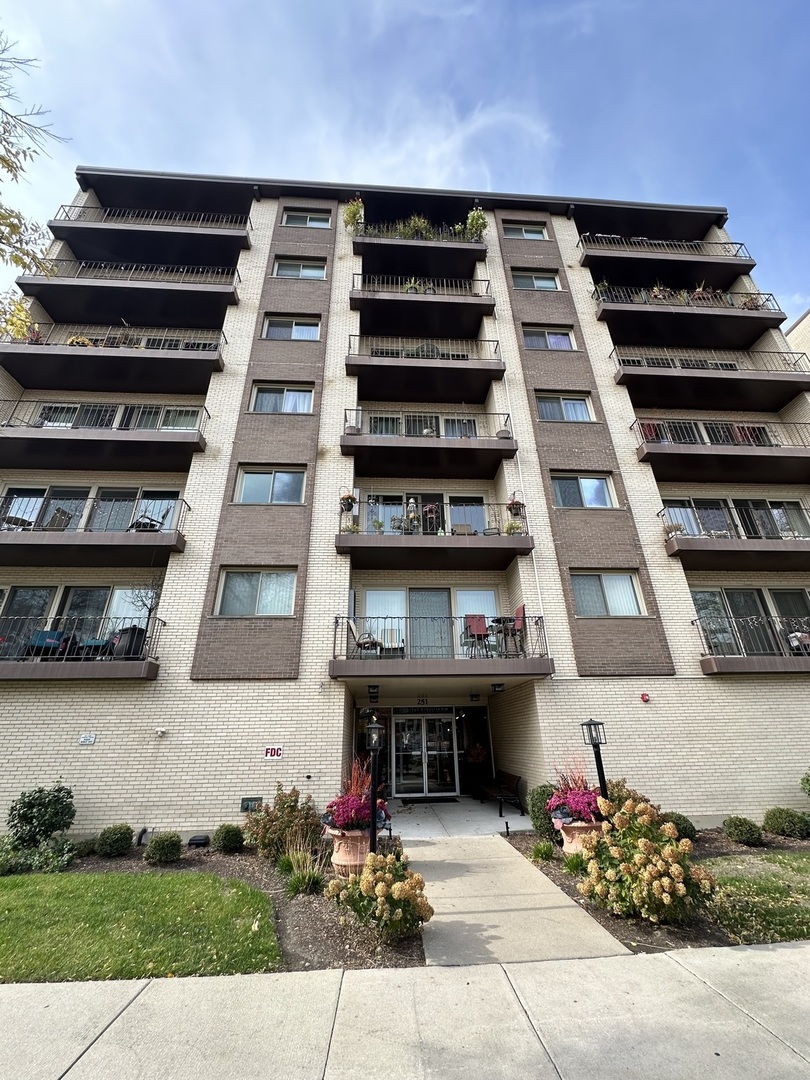 a picture of a building with many windows