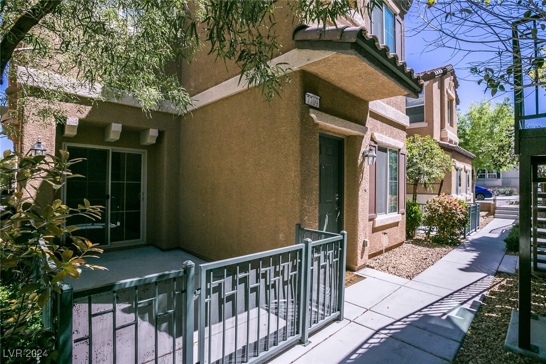 nice enclosed patio