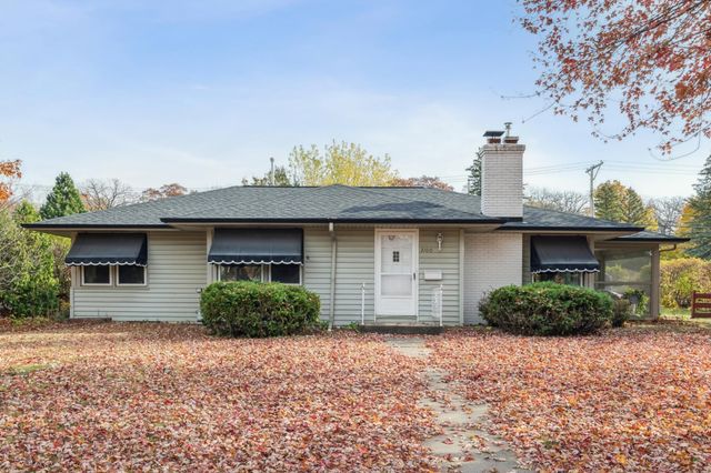 $349,900 | 3100 Orchard Avenue North | Golden Valley