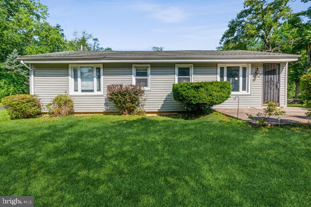 a view of a house with a yard and plants