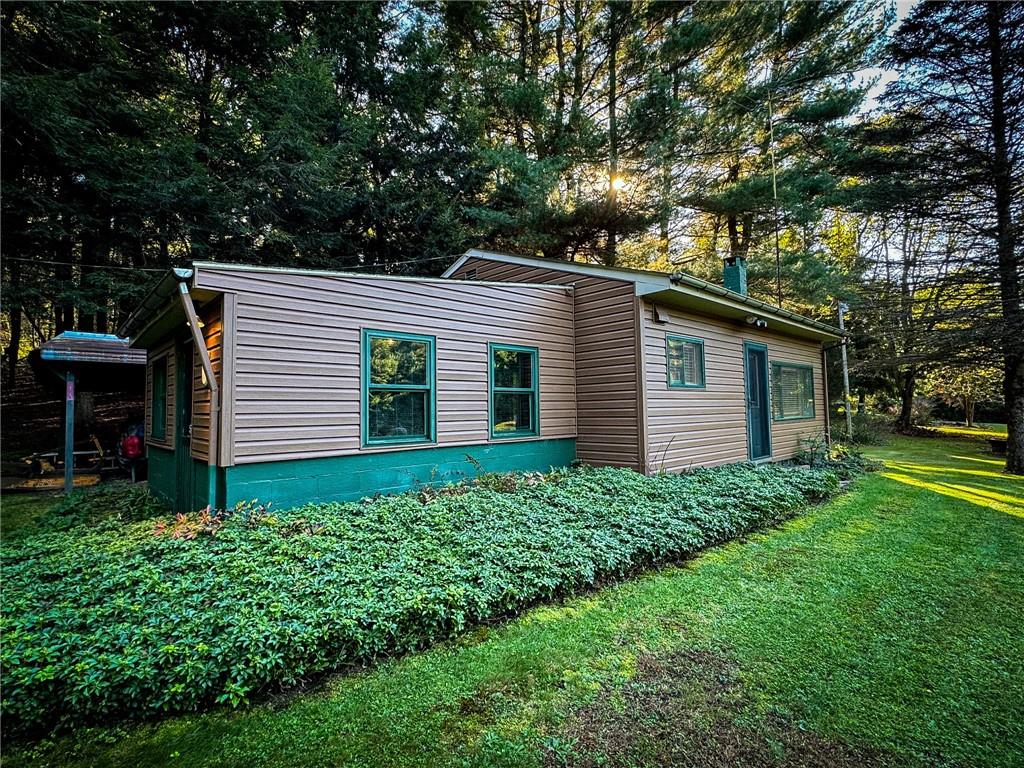 a view of a house with a backyard