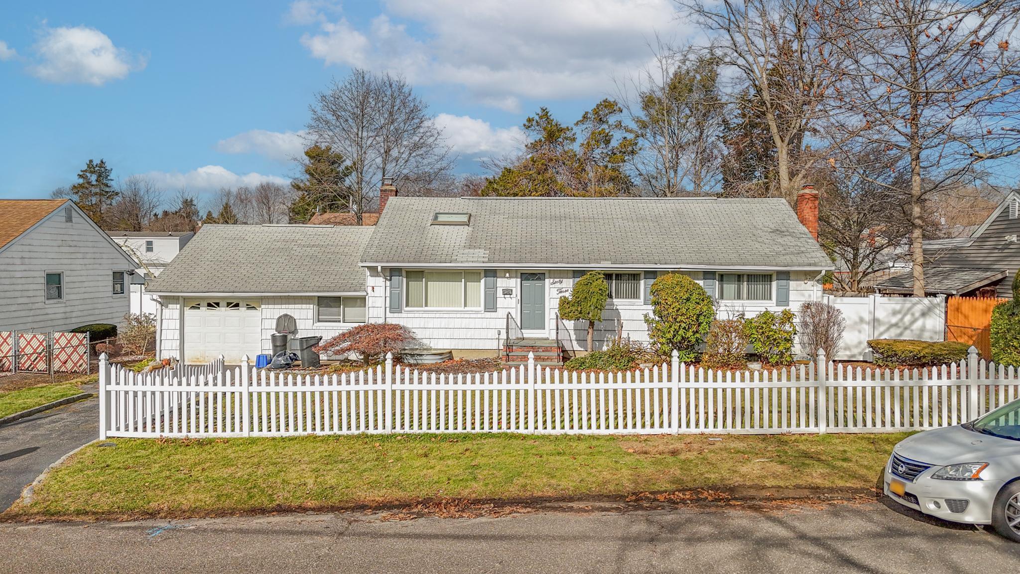 View of front of house featuring a garage