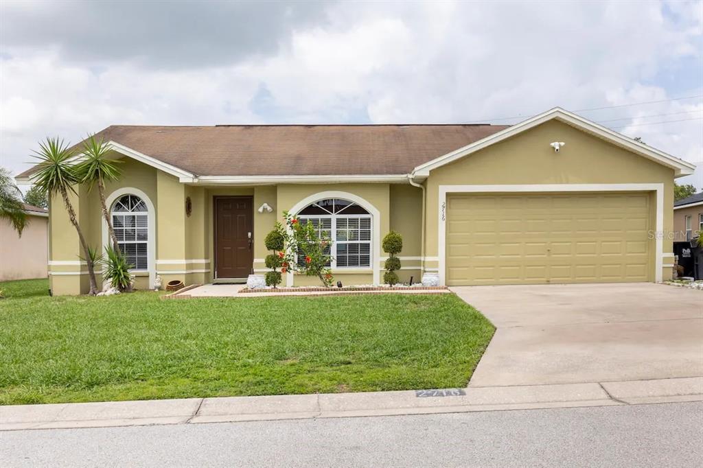 a front view of house with yard