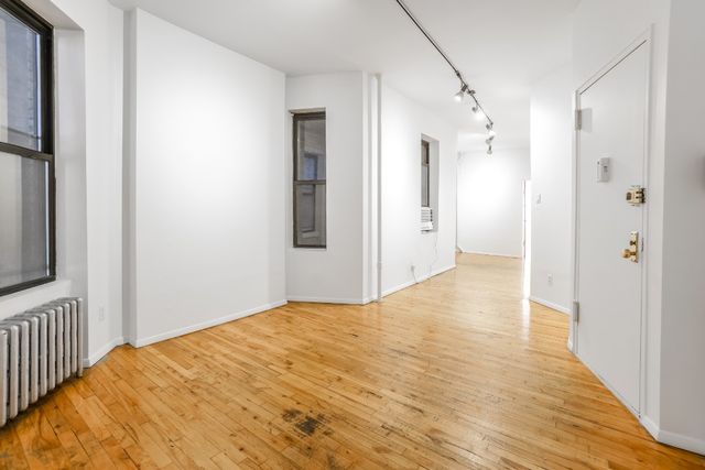 $4,300 | 23 King Street, Unit 3 | Hudson Square