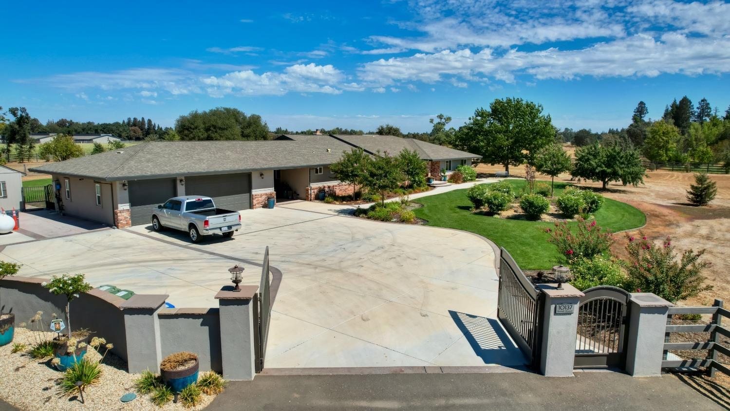 a view of outdoor space yard and patio