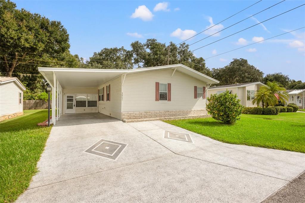 a view of a house with a yard