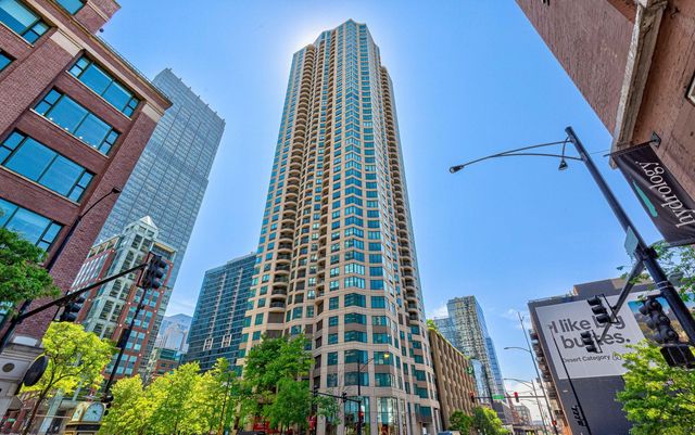 $1,900 | 400 North LaSalle Street, Unit 2303 | River North