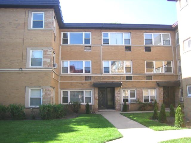 $99,900 | 6835 North Seeley Avenue, Unit 3N | West Rogers Park