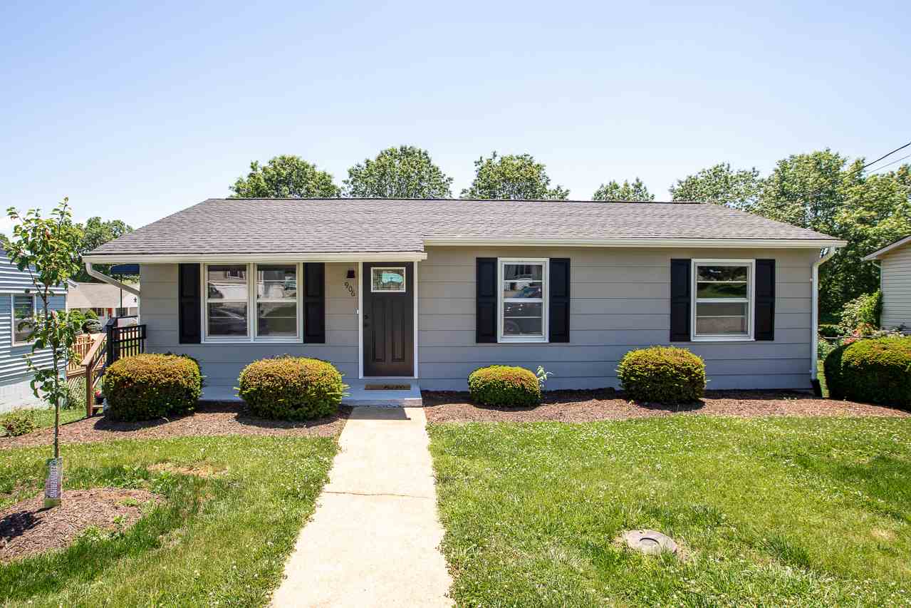 a view of a house with backyard and porch