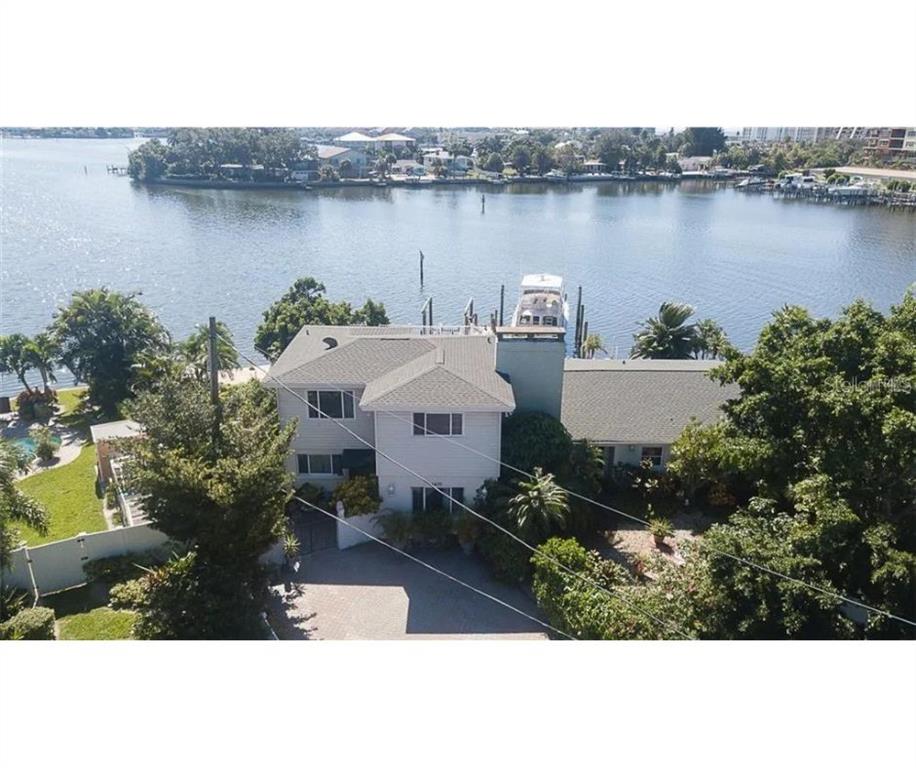 an aerial view of a house with outdoor space and lake view