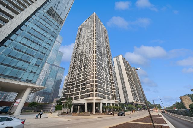 $625,000 | 360 East Randolph Street, Unit 905 | The Buckingham