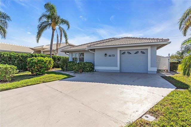 $499,700 | 4613 Muirfield Drive | West Bradenton