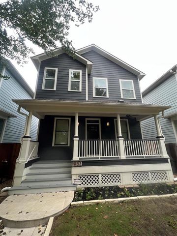 $3,195 | 1903 West 15th Street | Shady Acres