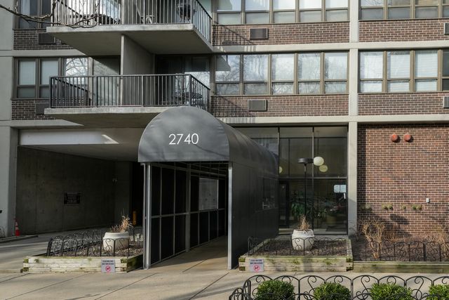 $2,050 | 2740 North Pine Grove Avenue, Unit 5G | Park View Towers