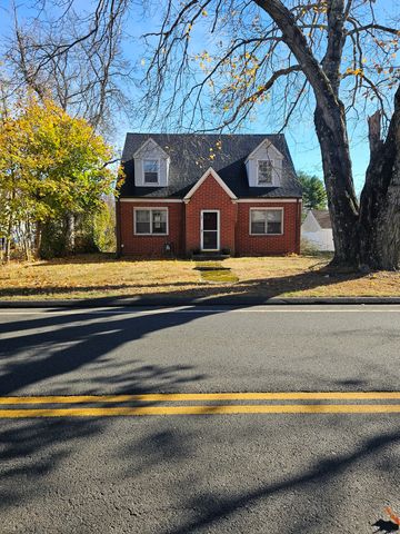 $434,900 | 72 South Montowese Street | Indian Neck