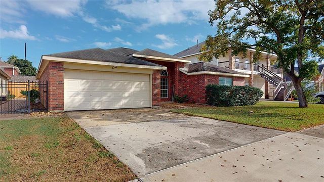 $297,000 | 1413 Leeward Circle | Kemah