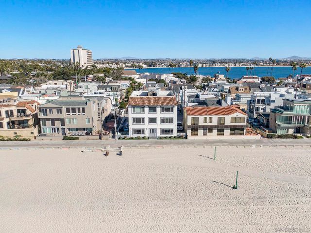 $1,550,000 | 3969 Ocean Front Walk, Unit 4 | Mission Beach