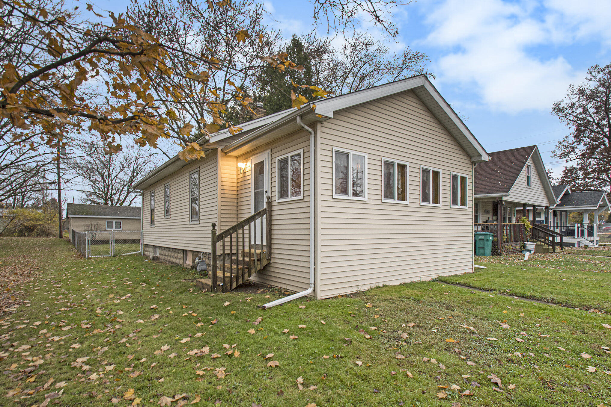 a view of a house with a yard