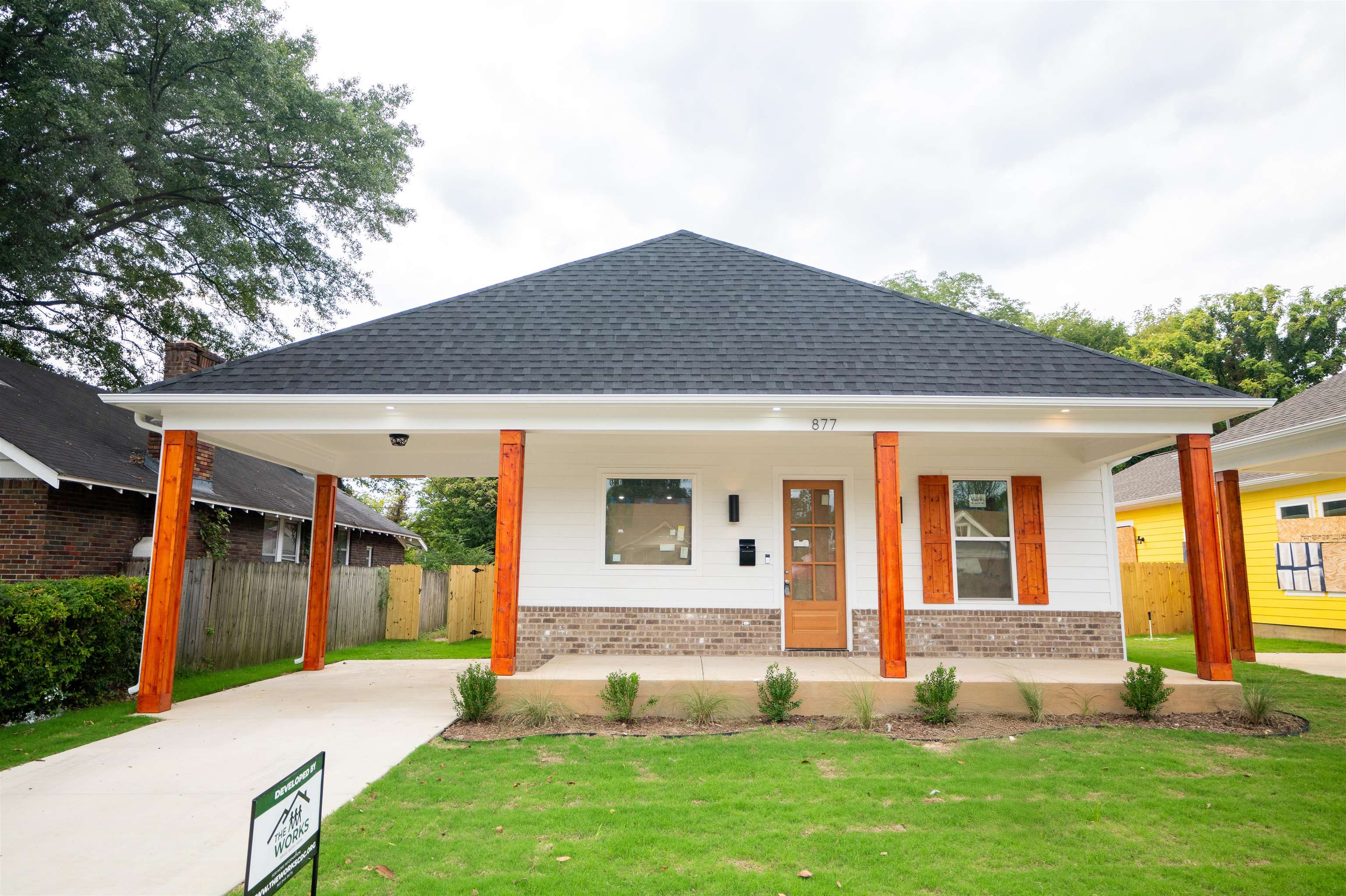 a front view of house with yard