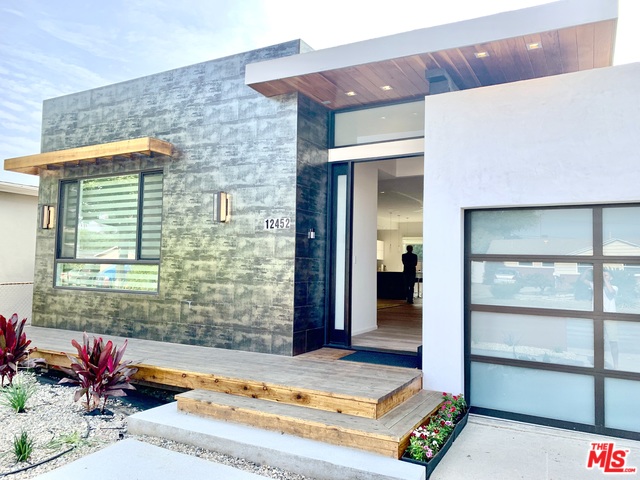 12452 Beatrice Street Los Angeles CA 90066 Compass