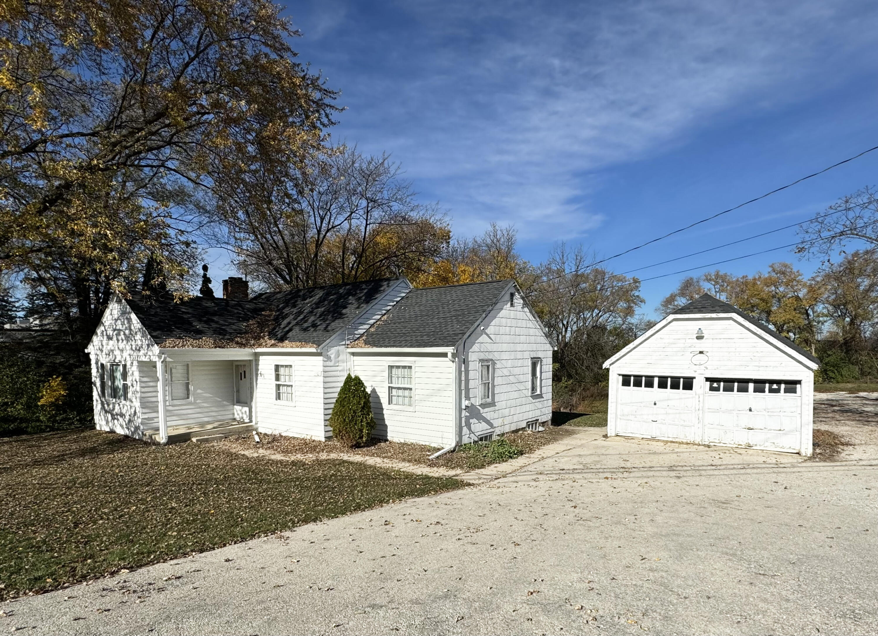 1806 E Main St, Waukesha, WI 53186