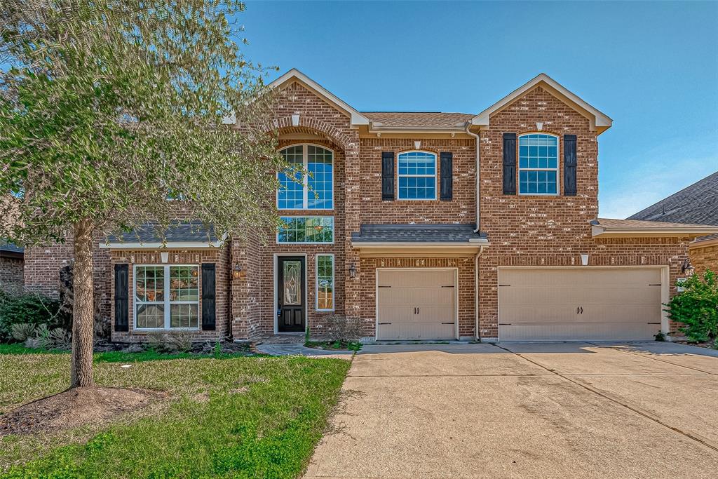 Welcome to 30806 Academy Trace Dr, Spring, TX 77386! Beautiful home with ample driveway space and a garage, offering convenience and style ideal for your comfortable living and entertaining!