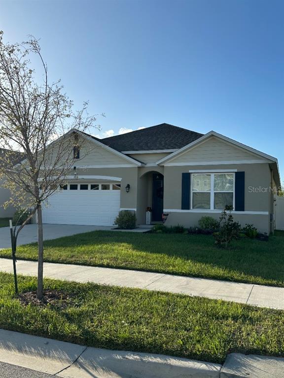 a view of a house with a yard